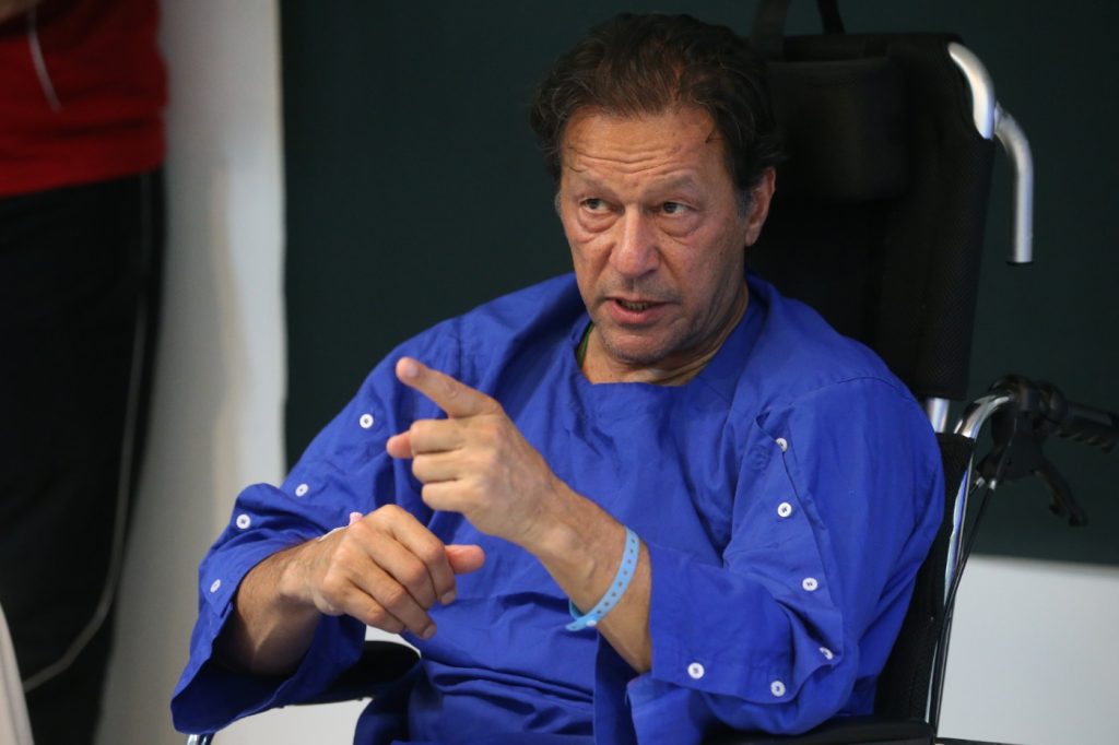 'Treat him with dignity' - Gavaskar, Chappell among 14 former captains to come out in support of Imran Khan