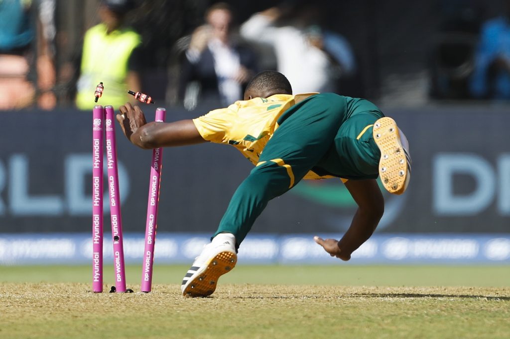 Rabada to Noor - 13 needed from six balls. Here's what happened next