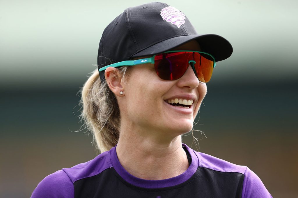 India bowl; Australia leave out McGrath and Schutt for first T20I