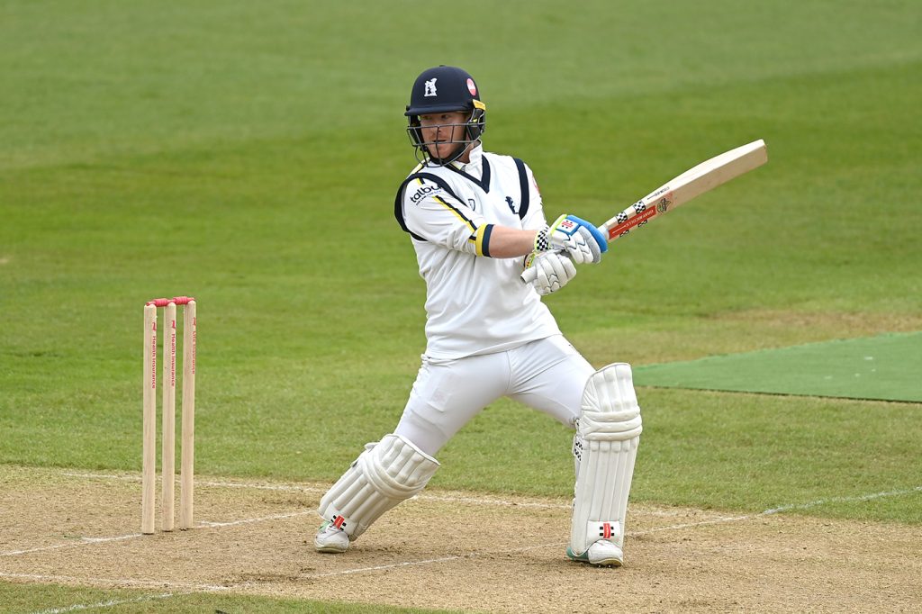 Alex Davies steps down as Warwickshire captain