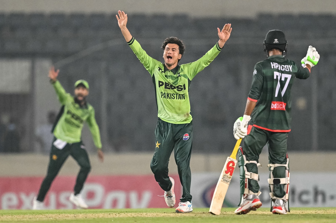 Pakistan bowl, make three changes for series decider