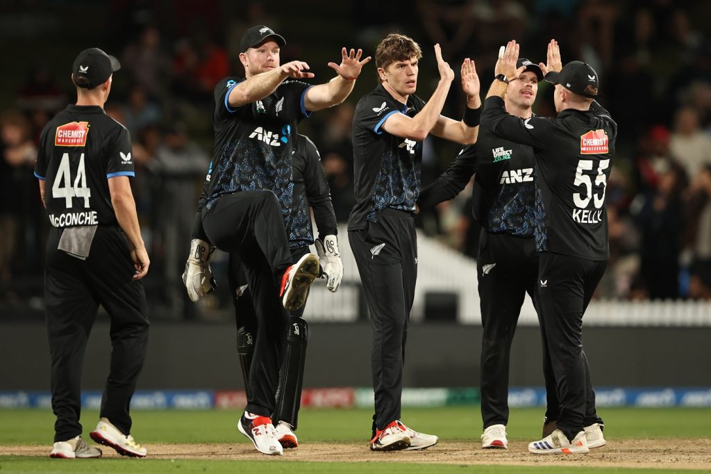 Devon Conway, bowlers star as New Zealand make it 1-1