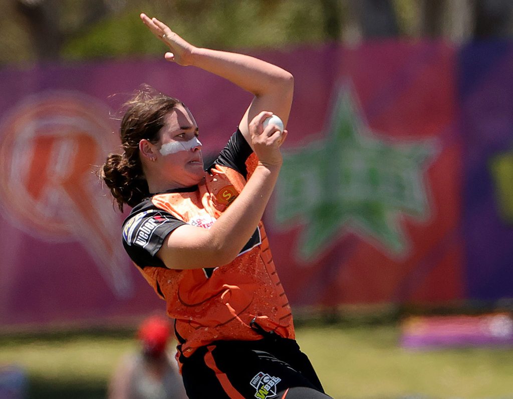 Ainsworth, Hamilton earn Australia central contracts