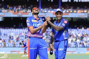 Unchanged DC bowl; MI make three changes with Hardik out