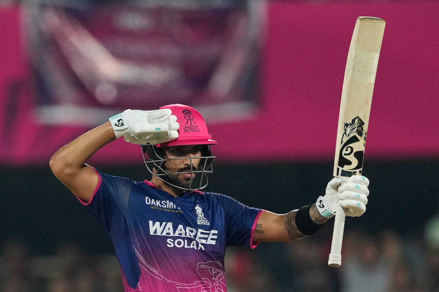 Jurel makes No. 3 spot at RR his own with 'the complete game'