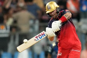 Salt returns home for scans after being sidelined with injured finger