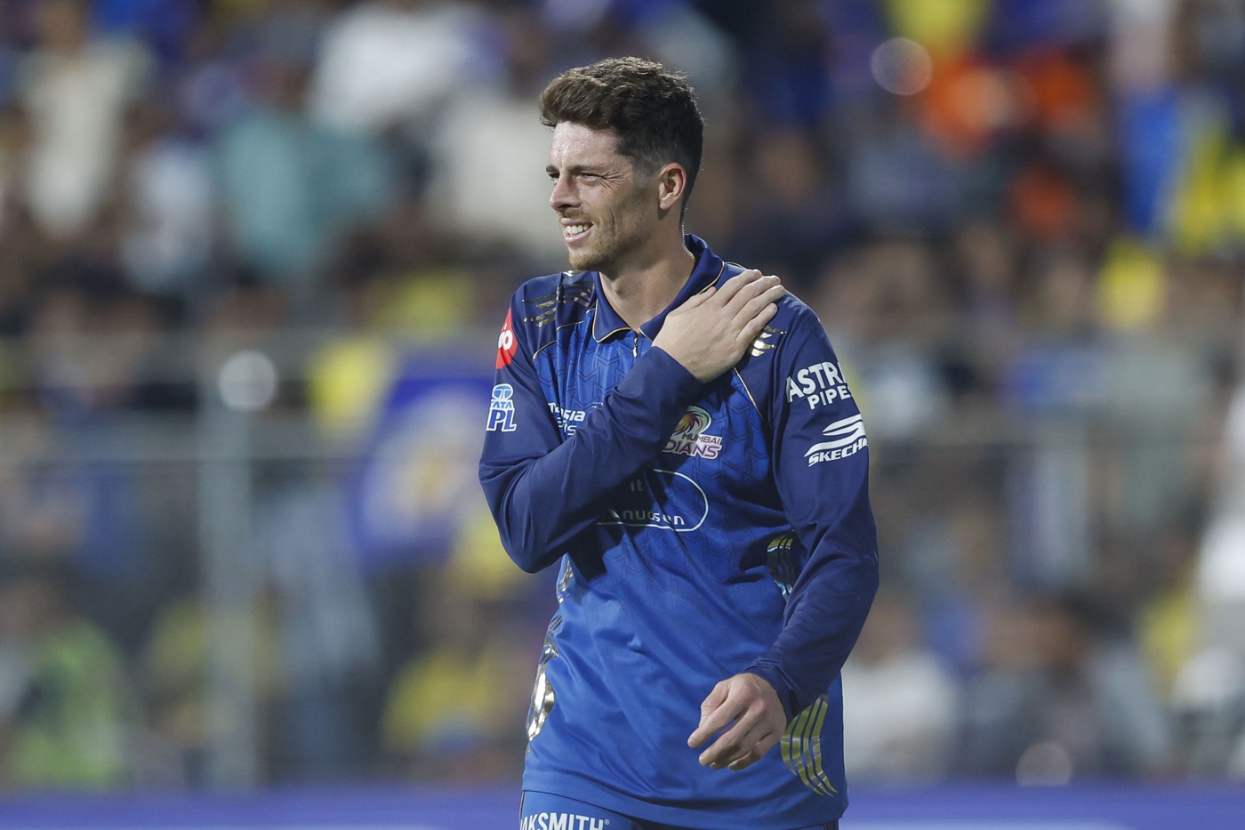 Shoulder injury sidelines Santner for 'at least a month'