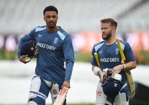 New Zealand bowl first as Emilio Gay makes England debut
