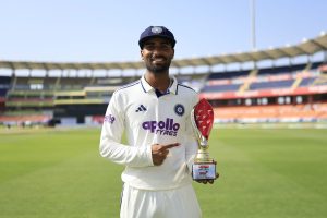 Suthar joins Warwickshire for two County Championship matches