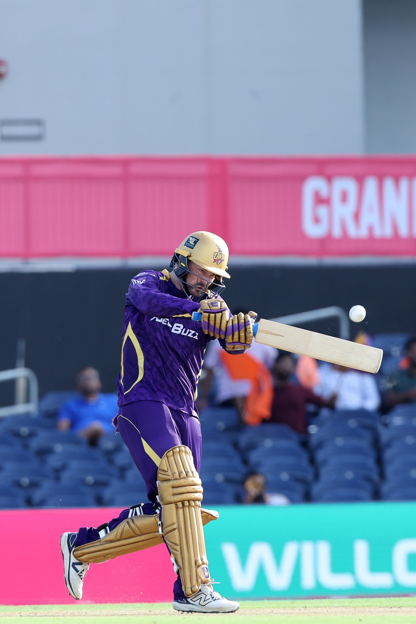Munro and Holder lead Knight Riders past Unicorns in 14-overs a side contest