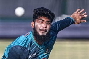 Unchanged Zimbabwe put Bangladesh in to bat
