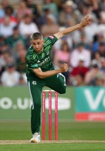 Stone holds nerve as Notts seal one-run win to stay top