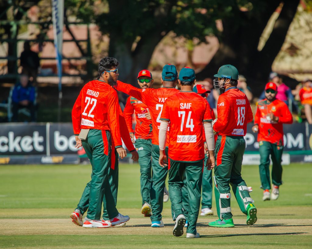 Zimbabwe opt to bat in series decider