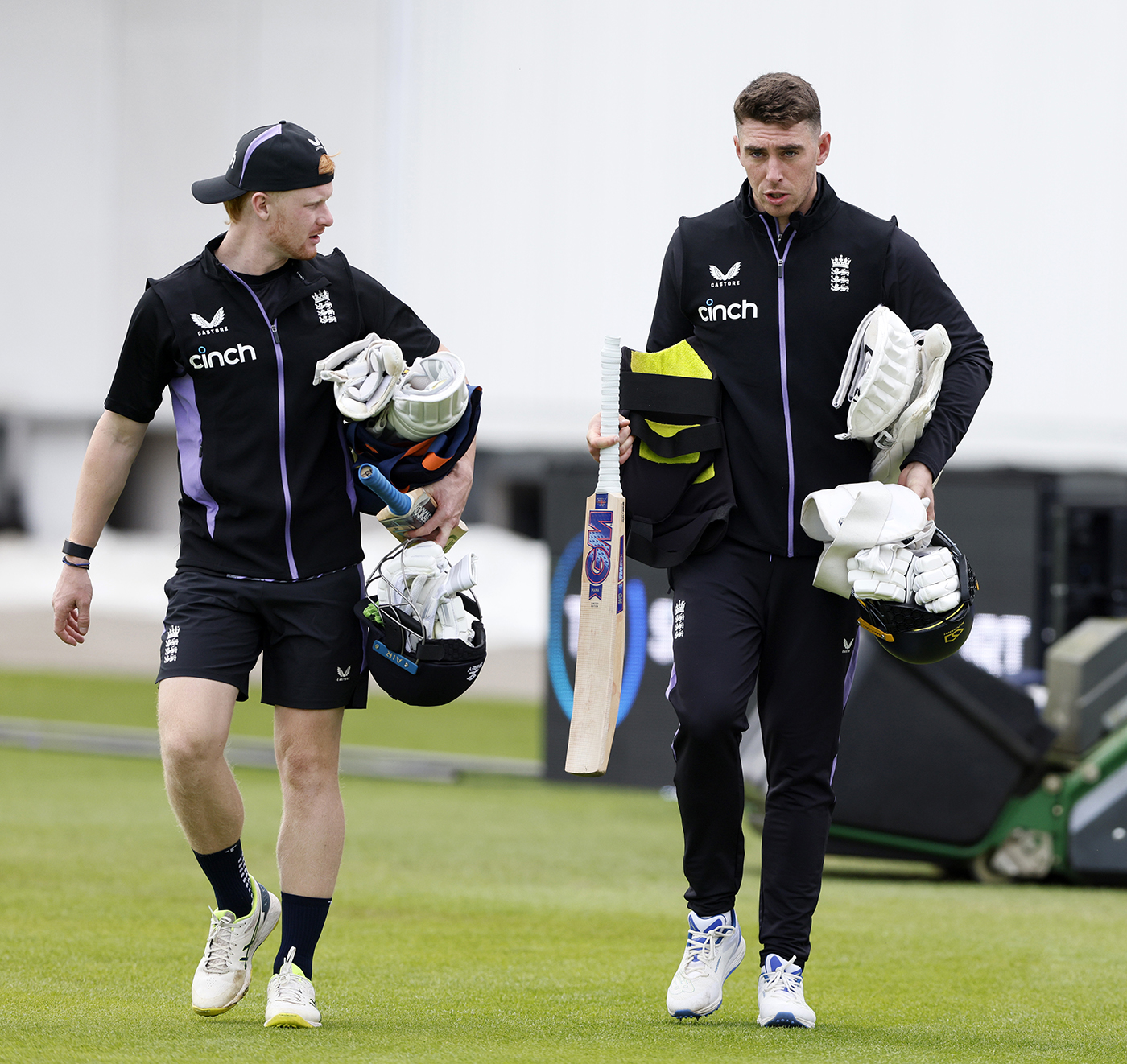 England recall Lawrence to Test team with Cox to bat at No. 3 vs Pakistan